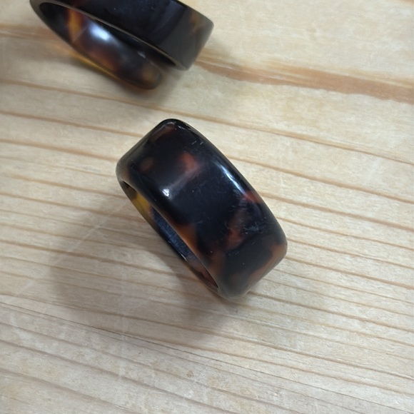 Tortoise Shell Patterned Ring - Picture 3 of 4